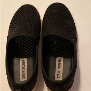 Steve Madden black mesh slip on